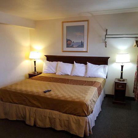 Budget Inn And Suites Ийгън Екстериор снимка