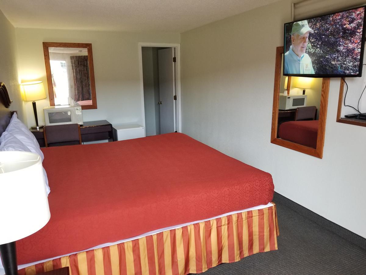 Budget Inn And Suites Ийгън Екстериор снимка
