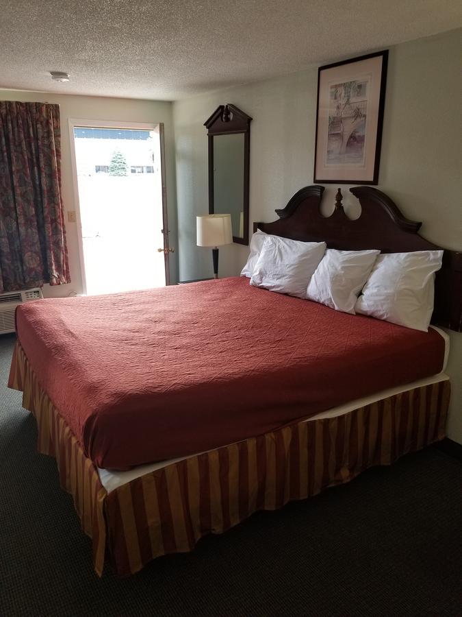 Budget Inn And Suites Ийгън Екстериор снимка