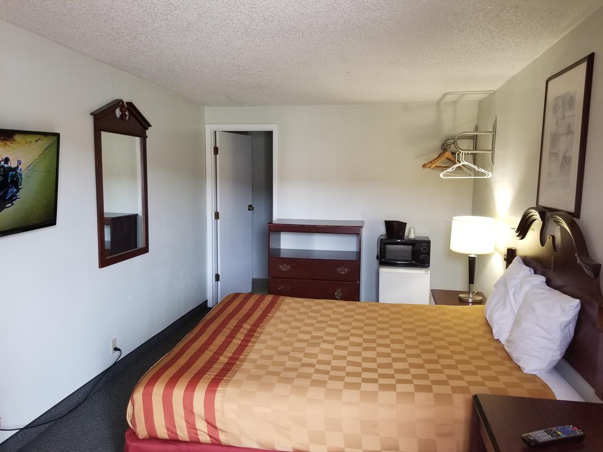 Budget Inn And Suites Ийгън Екстериор снимка