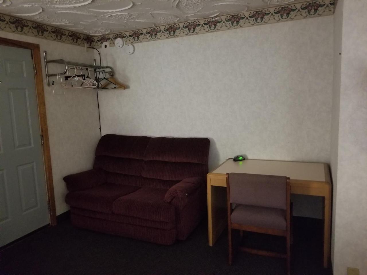 Budget Inn And Suites Ийгън Екстериор снимка