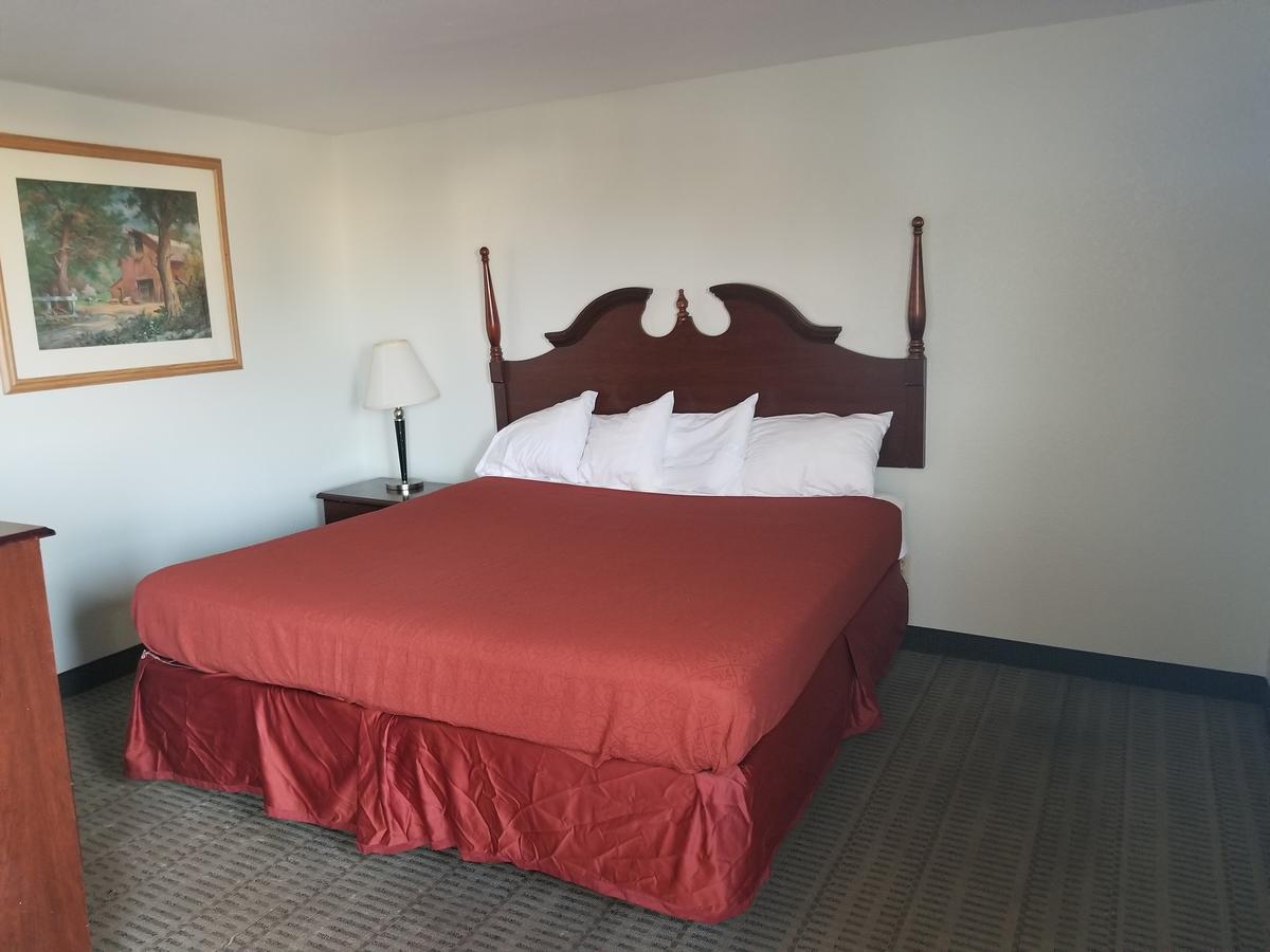 Budget Inn And Suites Ийгън Екстериор снимка