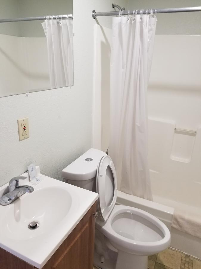 Budget Inn And Suites Ийгън Екстериор снимка