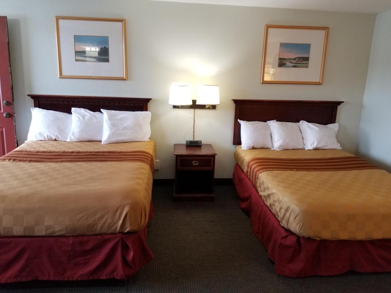 Budget Inn And Suites Ийгън Екстериор снимка