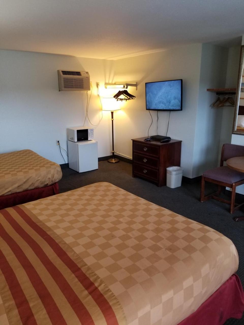 Budget Inn And Suites Ийгън Екстериор снимка