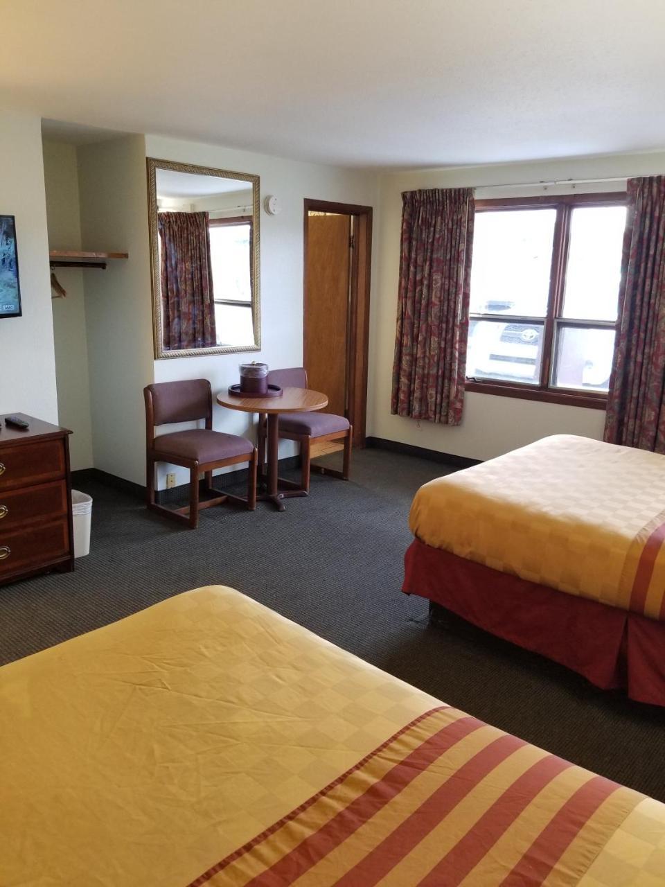 Budget Inn And Suites Ийгън Екстериор снимка